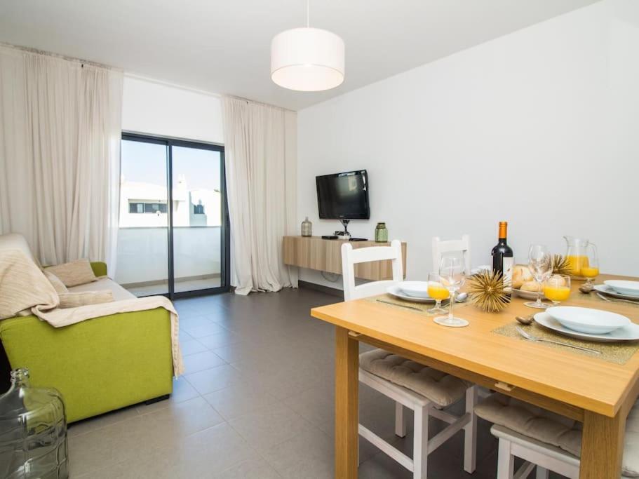 - Pool And Sea View & Tennis Court & Bbq Apartment